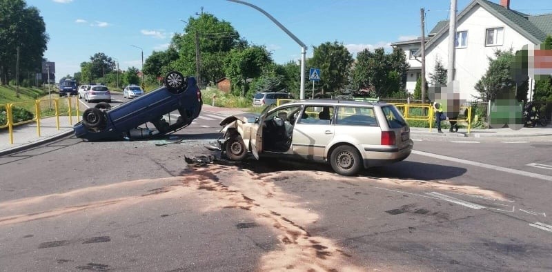 Knyszyn. Wypadek na DK 65. Zderzenie hyundaia z passatem. 4...