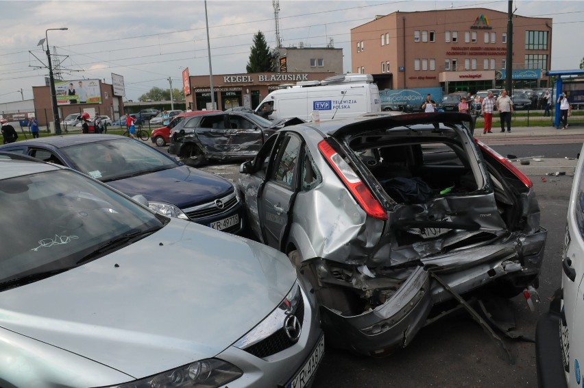 Karambol na Ruczaju. Kierowca skazany po czterech latach. Zapłaci pokrzywdzonym