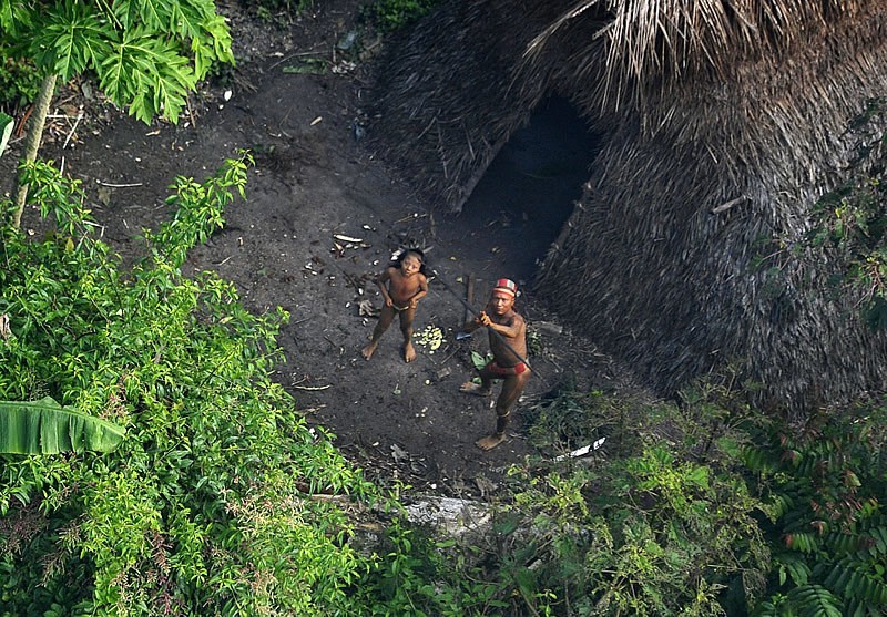Niewielkie plemię Indian Jururei, żyjące na terenie...