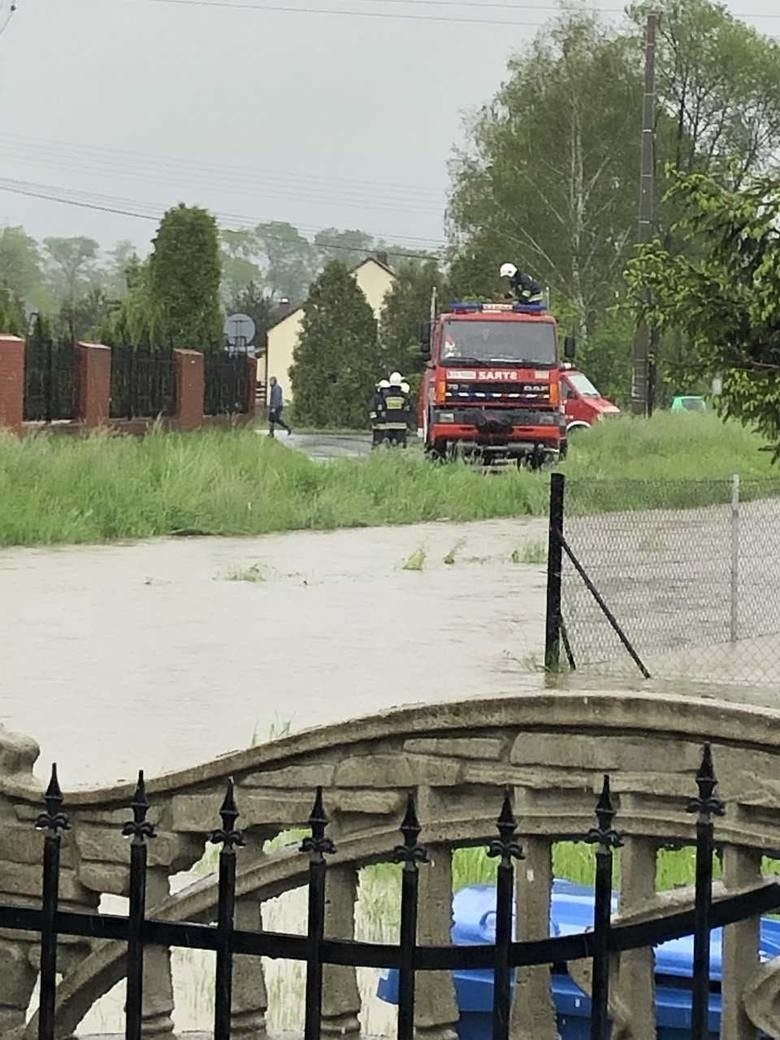 Kraków w deszczu. Strażacy mieli już ponad 150 zgłoszeń. Nowe utrudnienia