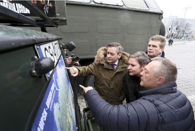 Słupszczanie wyruszają na Syberię. Pożegnał ich prezydent Robert Biedroń.