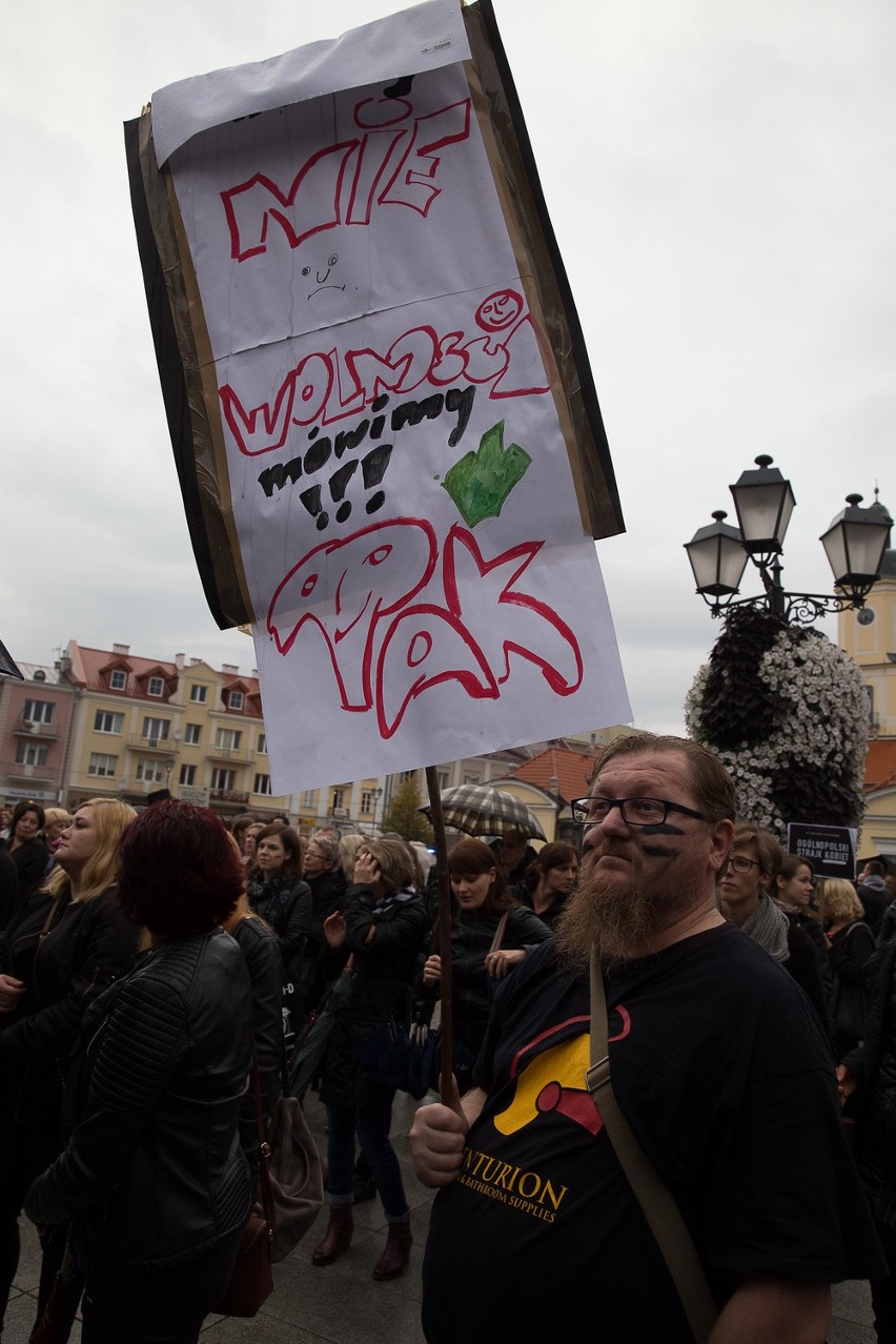 Były transparenty - w trakcie marszu w kierunku Ratusza to...