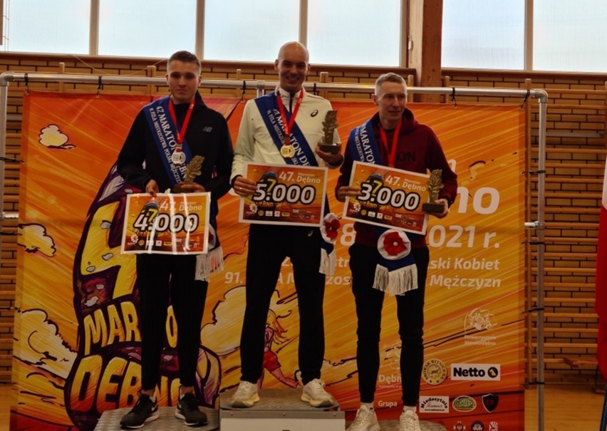 Medaliści MP w maratonie w Dębnie