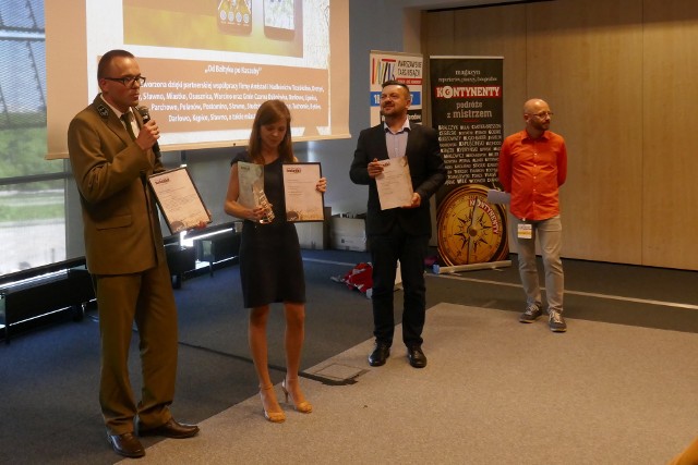 Wręczenie nagród odbyło się  na  Warszawskich Targach Książki. Nagrodę odebrał przedstawiciel Nadleśnictwa Trzebielino Krzysztof Połczyński.
