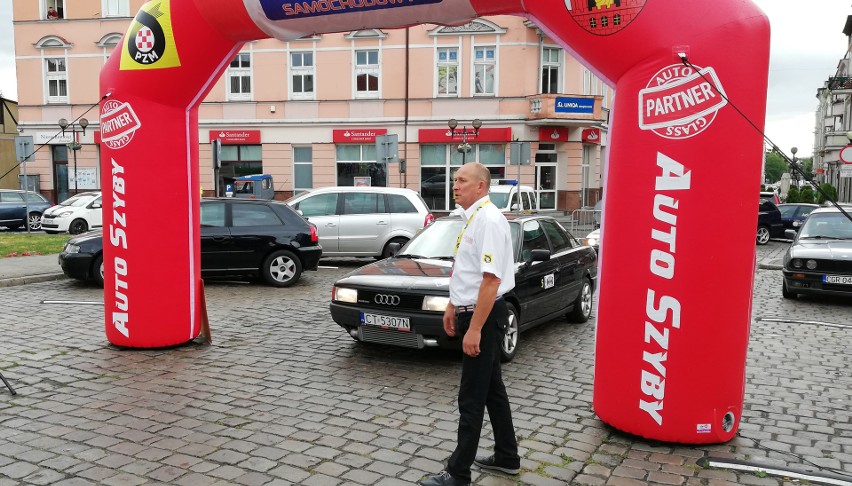 Paweł Dobrowolski z pilotem Patrycją Wiatr (automobilklub...