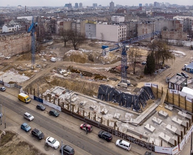 Inwestycja powstaje u zbiegu ul. Legionów i Pogonowskiego.