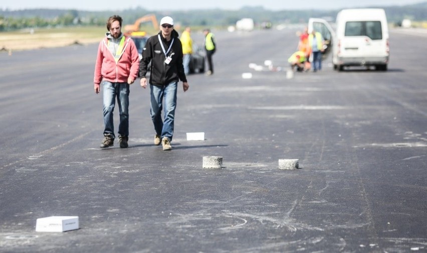 Lotnisko im. Lecha Wałęsy w Gdańsku było zamknięte. Prace budowlane na pasie startowym [ZDJĘCIA]