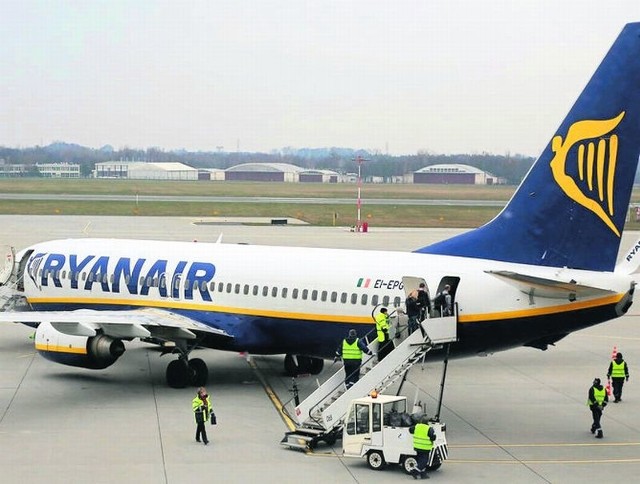 Łodzi pozostało tylko latanie z Ryanairem do Dublina, East Midlands i Stansted.