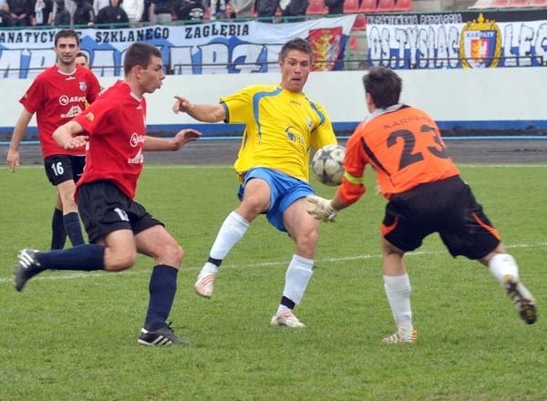 Karpaty Krosno-Stal Sanok 1-3 (0-2)...