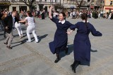 Wielkanocny Taniec Uwielbienia na Placu Niepodległości w Przemyślu [ZDJĘCIA]