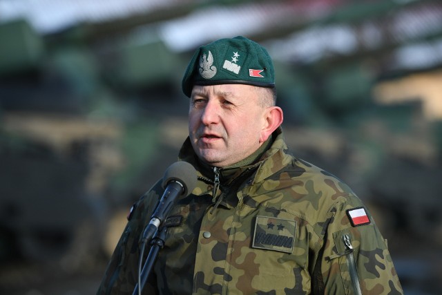 Przed objęciem funkcji dowódcy Eurokorpusu w czerwcu 2023 roku gen. broni Jarosław Gromadziński był radcą-koordynatorem szefa Sztabu Generalnego Wojska Polskiego.
