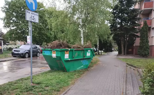 We Wrocławiu odpady pochodzące z pielęgnacji terenów zielonych zbierane są dodatkowo w kontenerach.