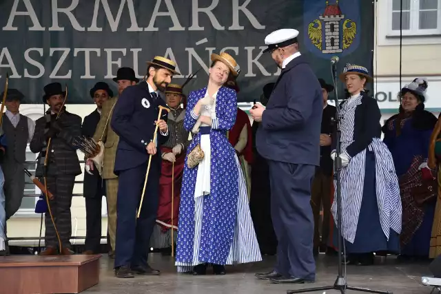 Pokaz mody wiktoriańskiej podczas Jarmarku Kasztelańskiego w Oświęcimiu