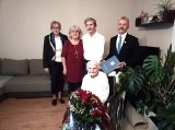 Mieszkanka Łowicza skończyła 100 lat. Panią Mariannę odwiedził burmistrz Krzysztof Jan Kaliński