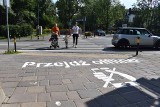 Zakopane. "Przejdź offline" - nowe oznakowania pojawiły się przed "zebrami" w centrum miasta