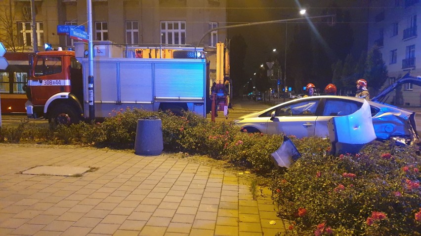 Wypadek tramwaju MPK Łódź na Narutowicza. Zderzenie tramwaju z samochodem w centrum Łodzi