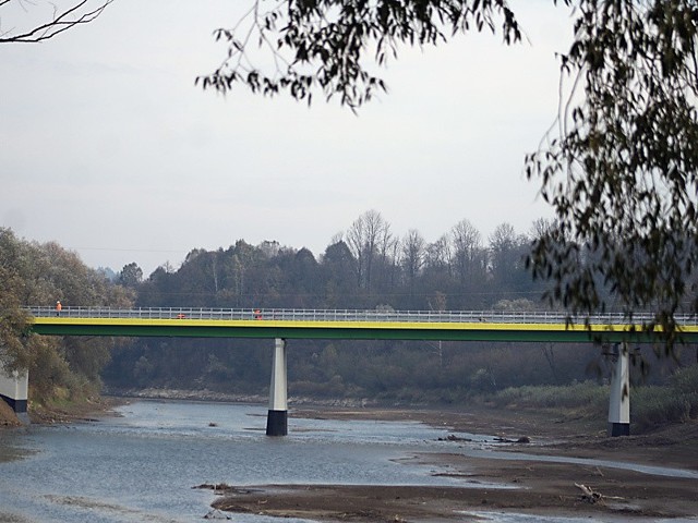 Przebudowa mostu w RajskiemPrzebudowa mostu w Rajskiem trwala od polowy maja. Prace wreszcie zostaly zakonczone. Droga wojewódzka nr 894 Hoczew - Czarna jest juz przejezdna.