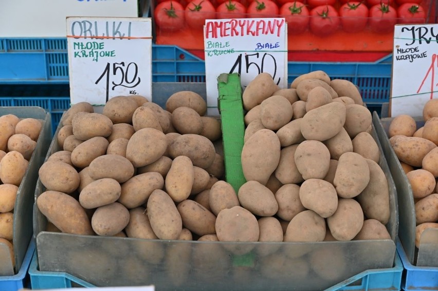 Ceny owoców i warzyw na kieleckich bazarach w piątek 16 października. Było bardzo tanio! [ZDJĘCIA]