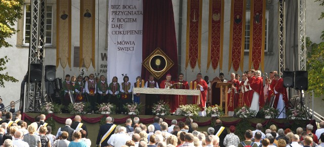 Na Świętym Krzyżu rozpoczęły się tygodniowe uroczystości odpustowe.