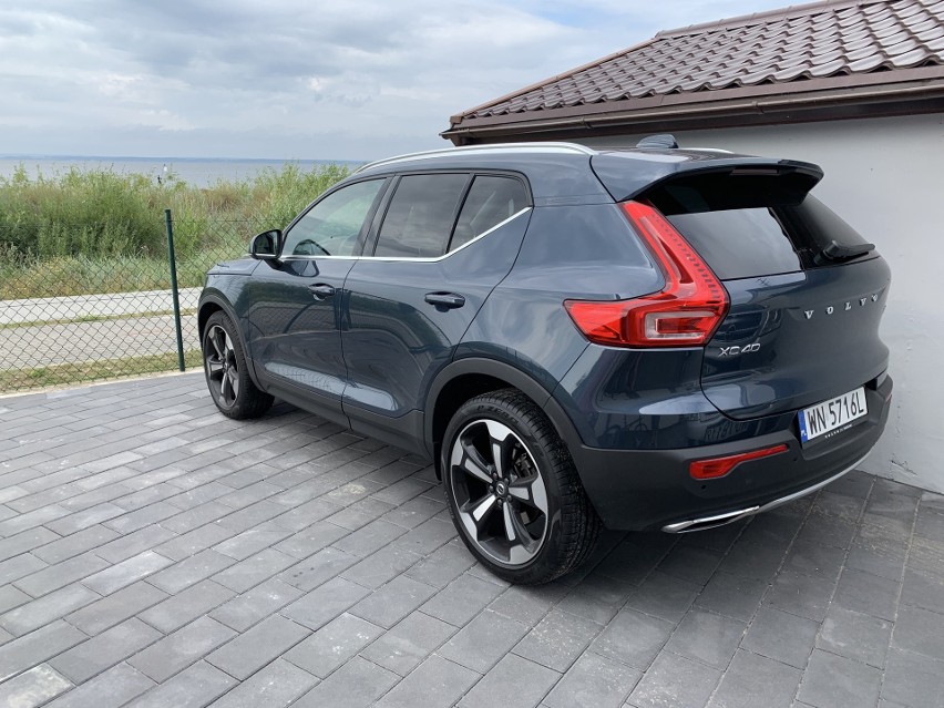 Volvo XC40...