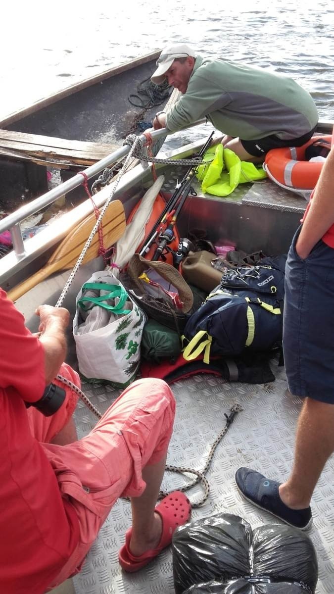 5-osobowa rodzina utknęła na Wiśle. Pomógł policjant i ratownicy WOPR