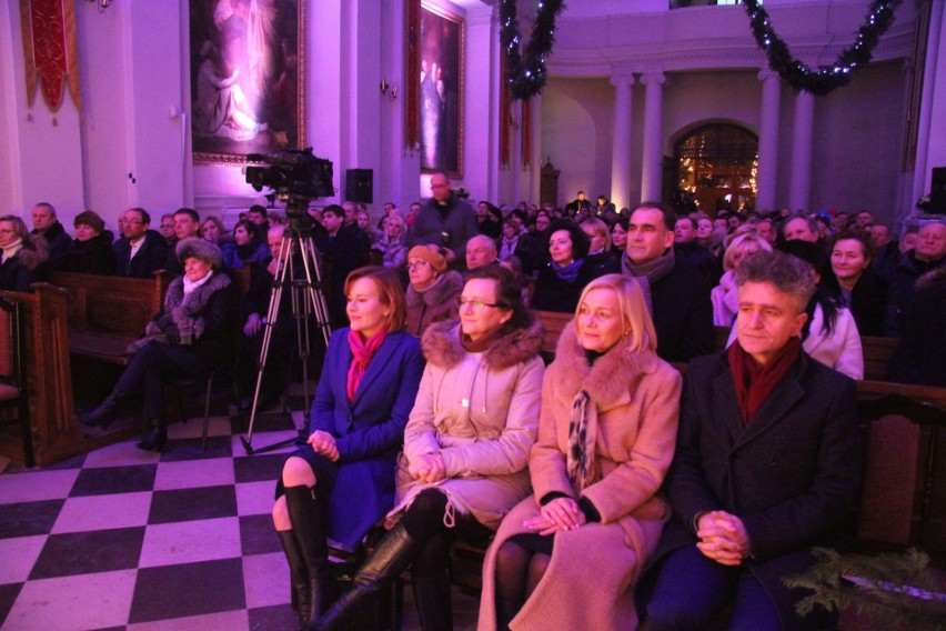 Koncert kolęd na Świętym Krzyżu. Stanisław Soyka śpiewał dla chorej mieszkanki Nowej Słupi 