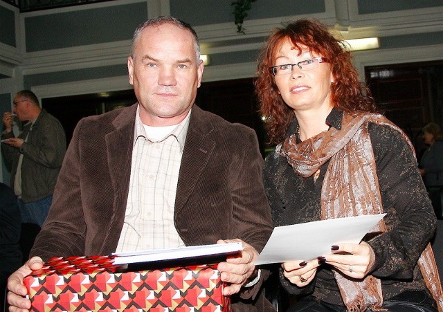 Krzysztof i Maria Marciniakowie laureaci pierwszego miejsca w kategorii zagroda wiejska