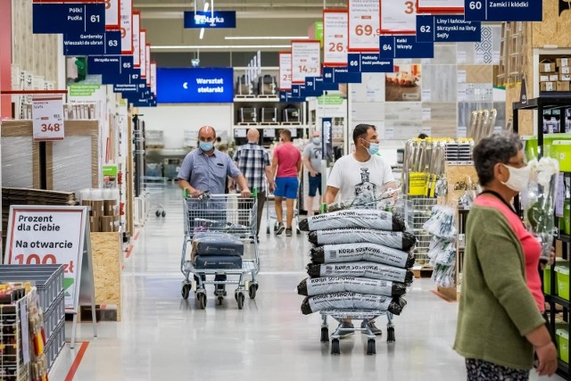 Leroy Merlin przekonuje o zasadzie dobrowolności, że w niedziele przychodzić mają tylko ci pracownicy, którzy chcą.