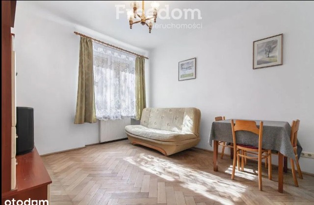 Cena metra kwadratowego podłogi w takich lokalach waha się w granicach 6-7,5 tys. zł.