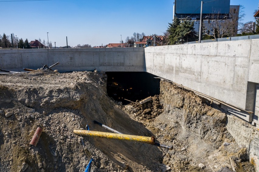 Kraków. Trasa Łagiewnicka: wykonali przekop pod ulicą Turowicza [ZDJĘCIA]