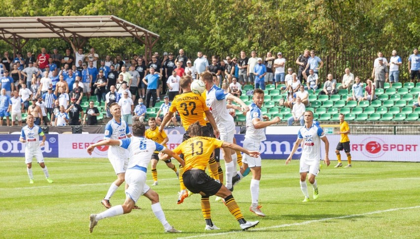 W sierpniu, na stadionie Garbarni, Hutnik pokonał GKS...