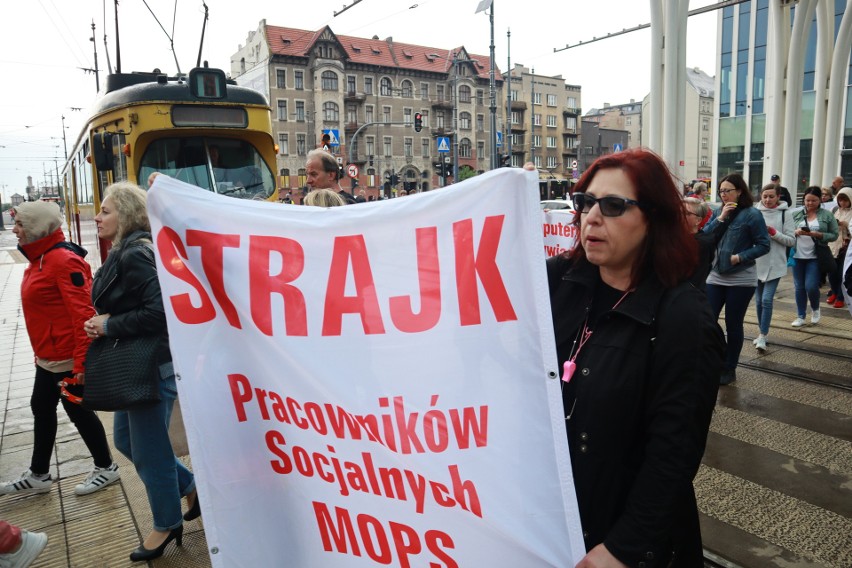 Strajk terenowych pracowników socjalnych MOPS od wtorku (12...