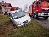 Wypadek pod Łowiczem. Jedna osoba została ranna. Policja zabrała sprawcy prawo jazdy [ZDJĘCIA]