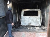 Podpalenie samochodów w Ostrowi. Policja powołała biegłego
