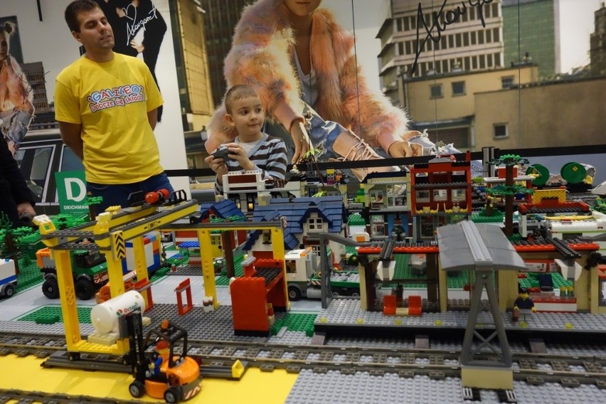 Lego City w Sukcesji. Elektryczne pociągi z klocków lego [ZDJĘCIA]