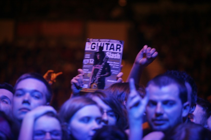 Slash w Katowicach: Slash bez koszulki, wybuchy na scenie, flaga na widowni! [ZDJĘCIA, WIDEO]