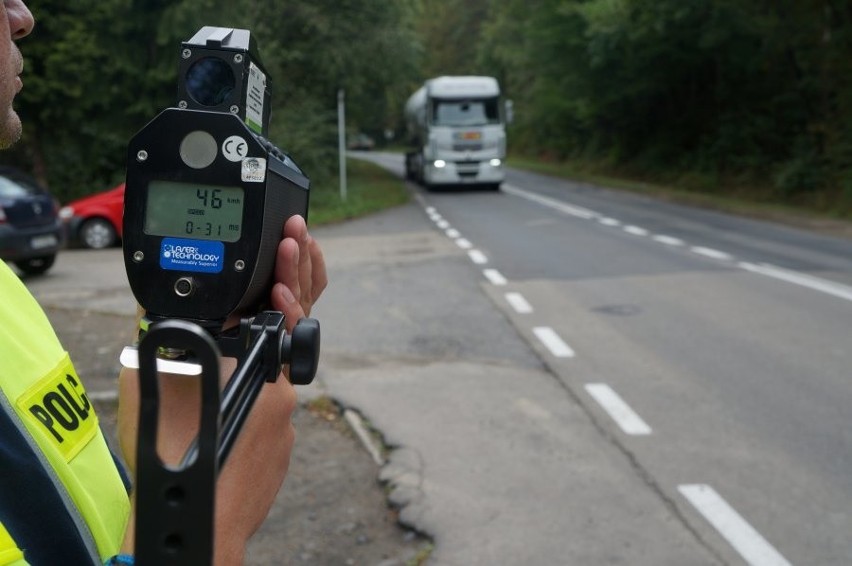 Policja z Żywca walczy z piratami drogowymi, bo wypadków jest za dużo AKCJA PRĘDKOŚĆ