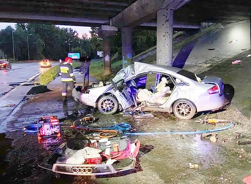 Wypadek na DK-79 w Katowicach. Dwie osoby trafiły do...