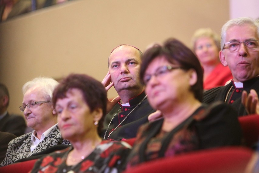 Franciszek - wezwanie z Asyżu. Na scenie płonął żywy ogień, tłumy widzów w Spodku [ZDJĘCIA]