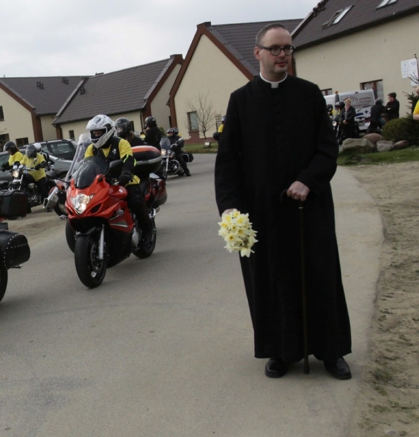 Ks. Jan Kaczkowski bohaterem filmu "Śmiertelne Życie" 