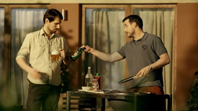 Kadr z nowego spotu reklamowego browaru Łomża