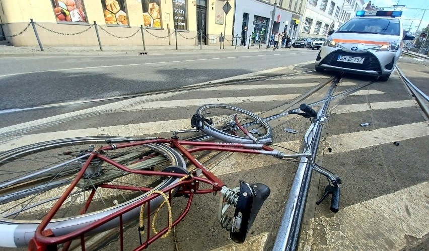 Wypadek rowerzystki na placu Bema we Wrocławiu