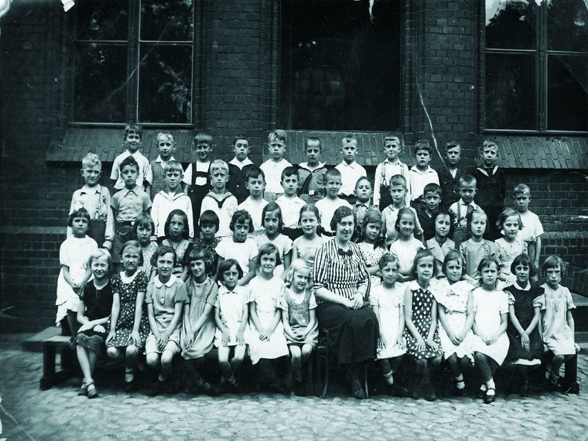 Rok szkolny 1935/36, szkoła powszechna przy ul....