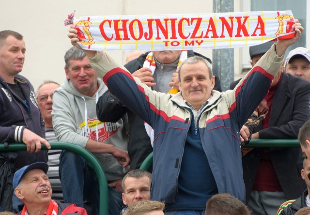 Kibice pierwszoligowego MKS-u dopisali na meczu Chojniczanka - Chrobry. I choc zespół nie awansował do Lotto Ekstraklasy, a ostatecznie zajął 5. miejsce w tabeli za sezon 20116/2017 - zespół z grodu Tura dostał na zakończenie gromkie brawa. Trener Chojniczanki po zakończeniu meczu z Chrobrym.