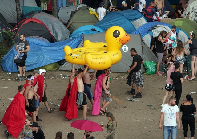 Przystanek Woodstock - a właściwie Pol'and'Rock Festival 2019 - zaczął się w czwartek i trwa do soboty. Tradycyjnie do Kostrzyna nad Odrą przybyły tysiące fanów muzyki i tradycyjnie był wśród nich nasz fotoreporter - Grzegorz Dembiński. Zobaczcie wyjątkowe zdjęcia festiwalu zrobione z górującego nad terenem diabelskiego młyna. Kolejne zdjęcie --->