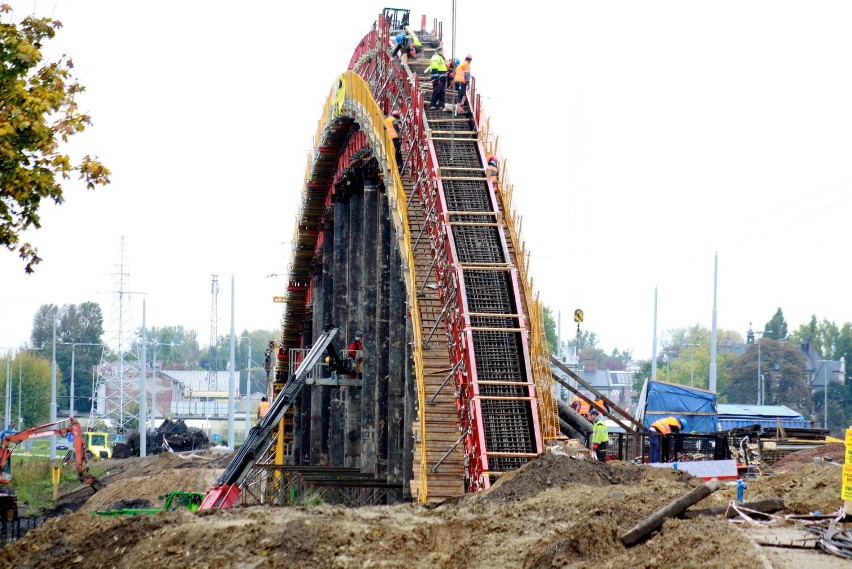 Most - pierwszy łukowy w Lublinie - powstaje w ramach budowy...