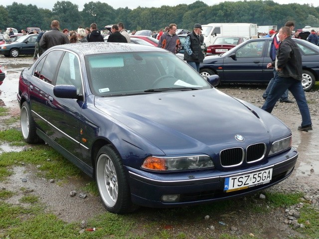 BMW 530D. Silnik 3,0 Diesel. Rok produkcji 2000. Wyposazenie: pelna opcja. Cena do uzgodnienia, ok. 32000 zl.