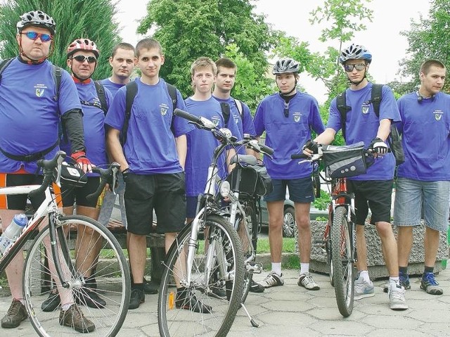 - Pogoda dopisuje, nie jest za gorąco, nie jest za zimno. Idealnie by trenować &#8211; cieszą się kolarze Elektryka