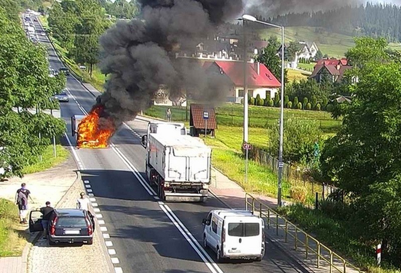 Pożar samochodu na zakopiance spowodował ogromny korek