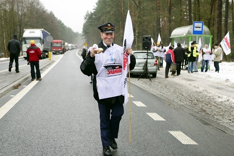 Strajk na Śląsku: Górnicy zablokowali drogi DK1 w...